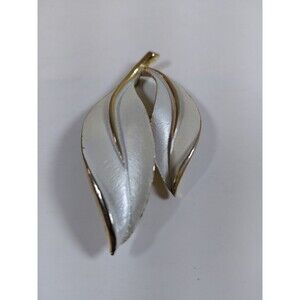 Vintage Sarah Coventry White Enamel Gold Tone Double Leaf Brooch Pin Signed